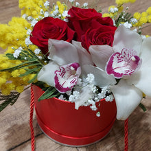 Carica l&#39;immagine nel visualizzatore di Gallery, Flower Box - Rose Rosse Orchidee e Mimosa
