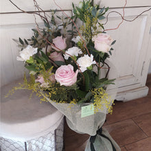 Carica l'immagine nel visualizzatore di Gallery, Mazzo Primavera - Rinascita Della Natura
